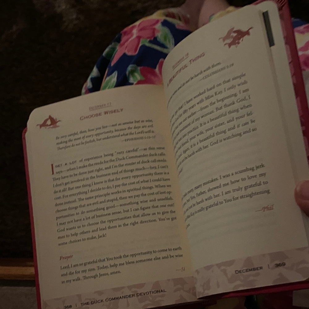Duck Commander Devotional Book - Picture 9 of 10
